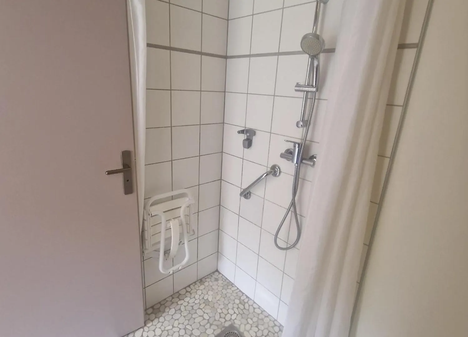 L'Auberge De Mens Hotell