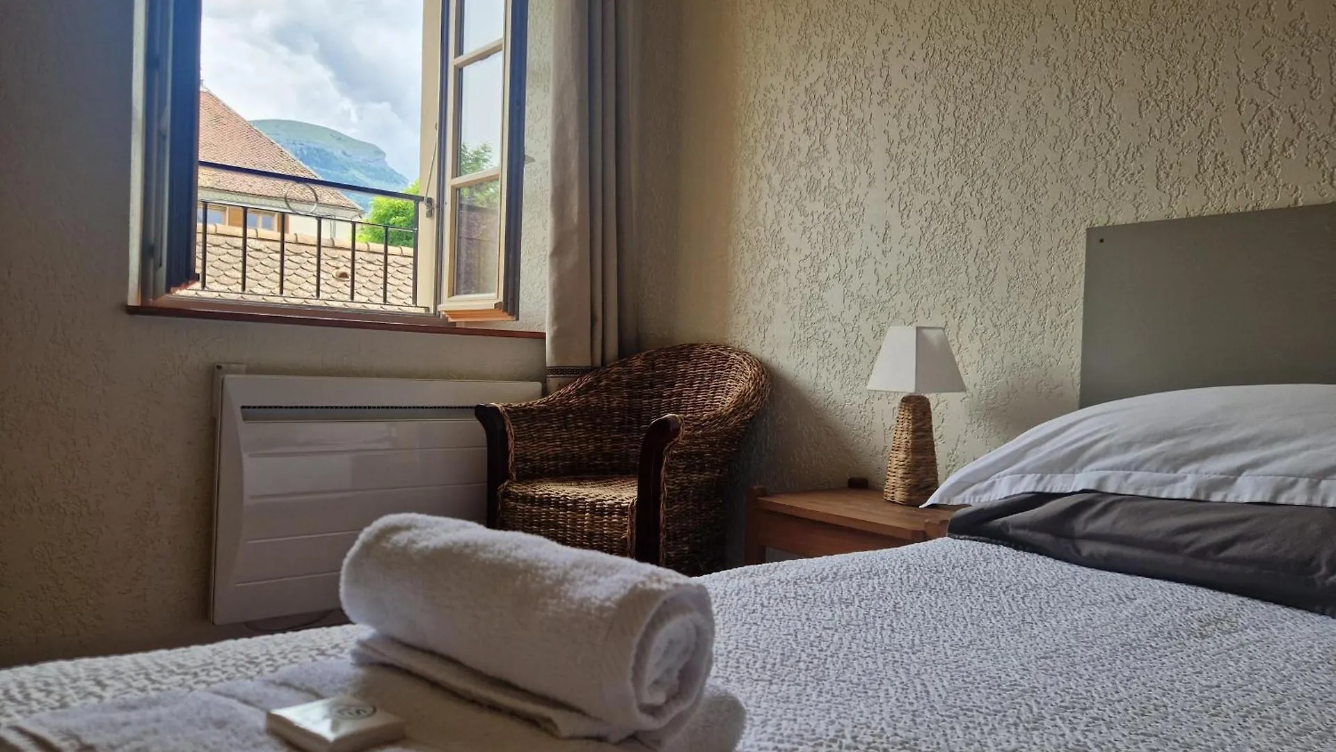 Hotell L'Auberge De Mens Frankrike