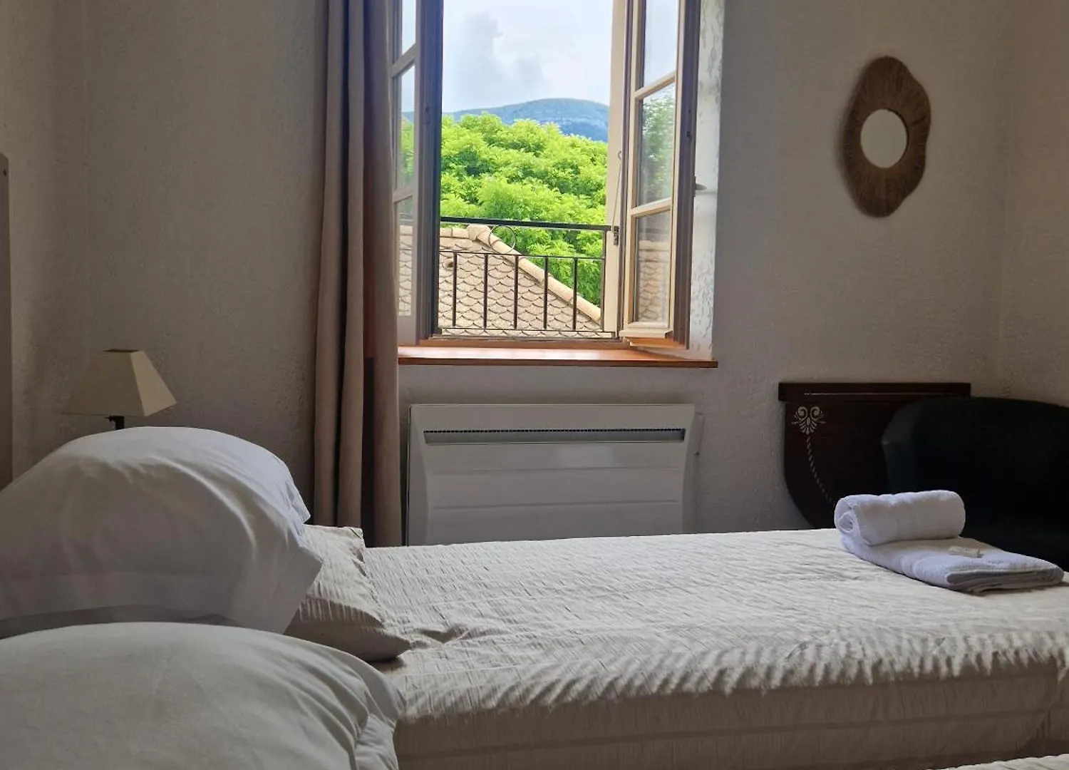 L'Auberge De Mens 0*,